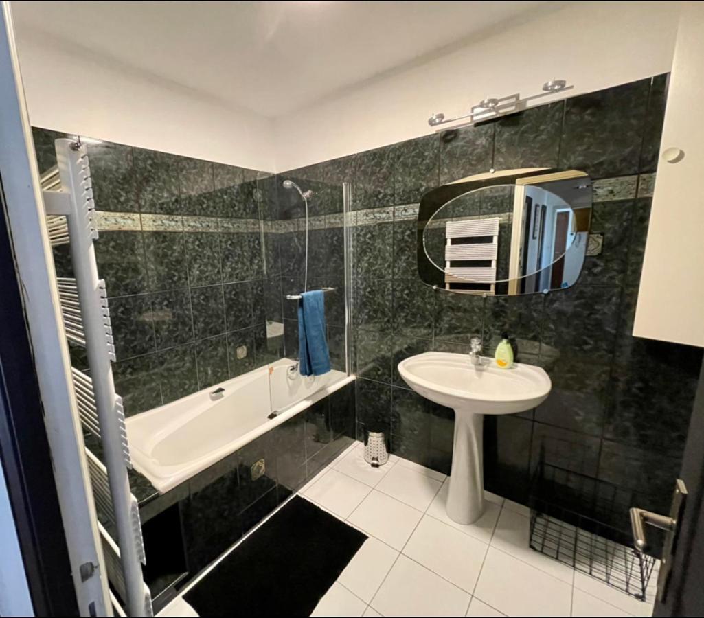 Tres Grand Appartement A 10 Min A Pied Du Centre 卡斯特尔 外观 照片